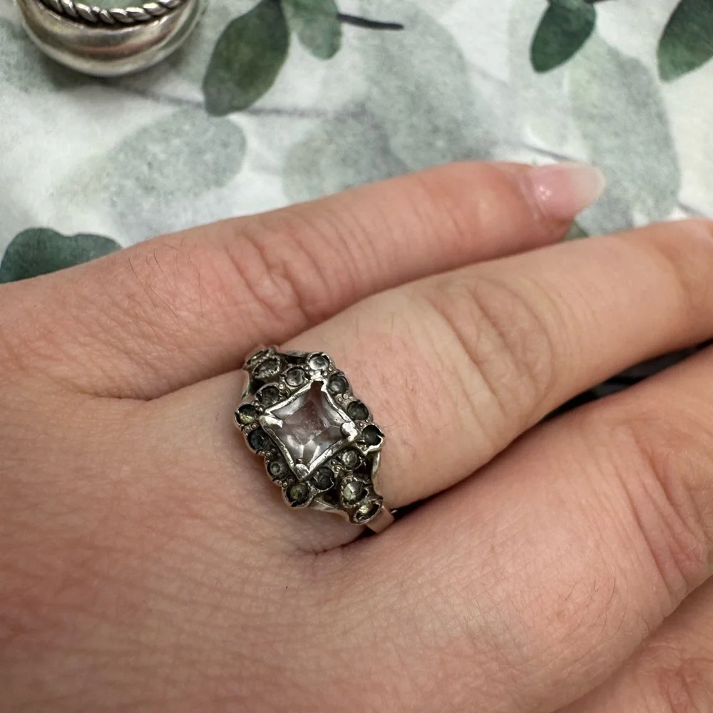 Elegant Antique Sterling Silver Ring with Clear Gemstones Size 6.75 2.3g